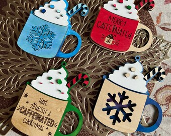 Personalisierte Geschenkkartenhalter und Verzierung, Geschenke für Kaffeeliebhaber, personalisiertes Ornament aus Holz, Strumpffüller für Sie