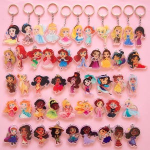 Llaveros Princesas Disney Charms Acrílicos Regalos Lindos Heroínas Ariel Rapunzel Bella Cenicienta Blancanieves Anna Elsa Tiana Mulan Kida Jazmín