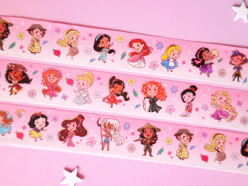 Washi tape with a pattern of mini Disney Princesses on pink background. The pattern shows characters like Raya, Jane, Aurora, Jasmine, Ariel, Alice, Esmeralda, Amelia, Moana, Giselle, Cinderella, Elena, Merida, Mulan, Rapunzel, Tinkerbell...