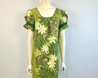 Hermoso Muumuu floral verde y marrón de Good Times Hawaii, pequeño