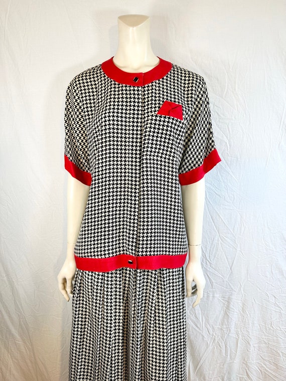 1980's 2 Piece Suit, Blouse and Skirt, Size 12 - image 4