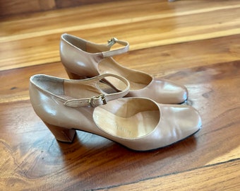 Vintage Herbert Levine Caramel Tan Mary Janes, Size 6B