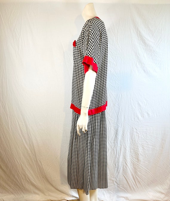 1980's 2 Piece Suit, Blouse and Skirt, Size 12 - image 6