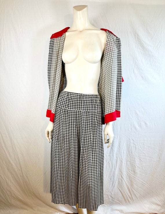 1980's 2 Piece Suit, Blouse and Skirt, Size 12 - image 7