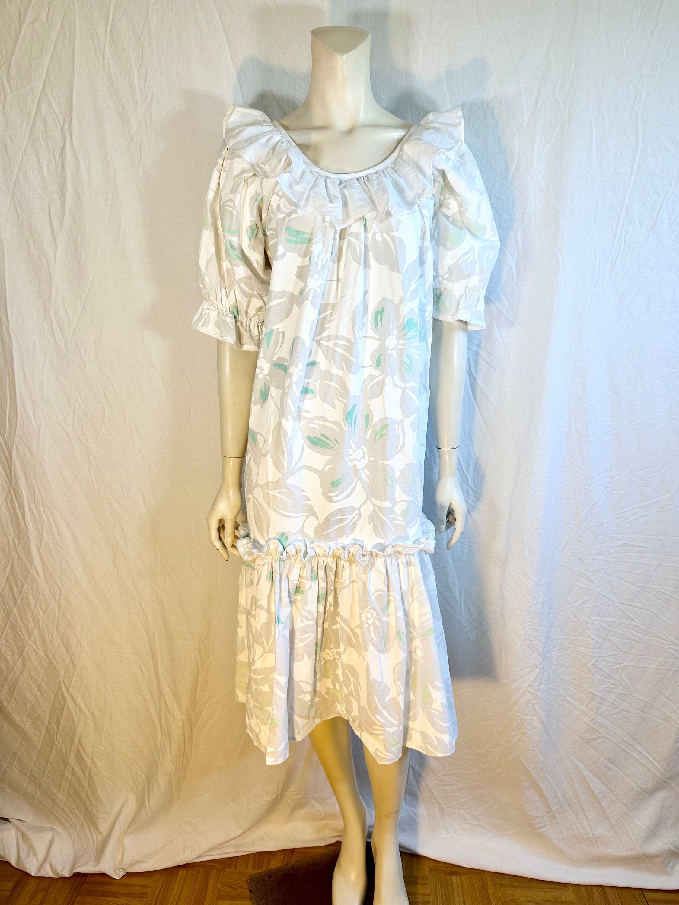 Vintage White & Green Muumuu, Hans Jutte Hawaii, Small