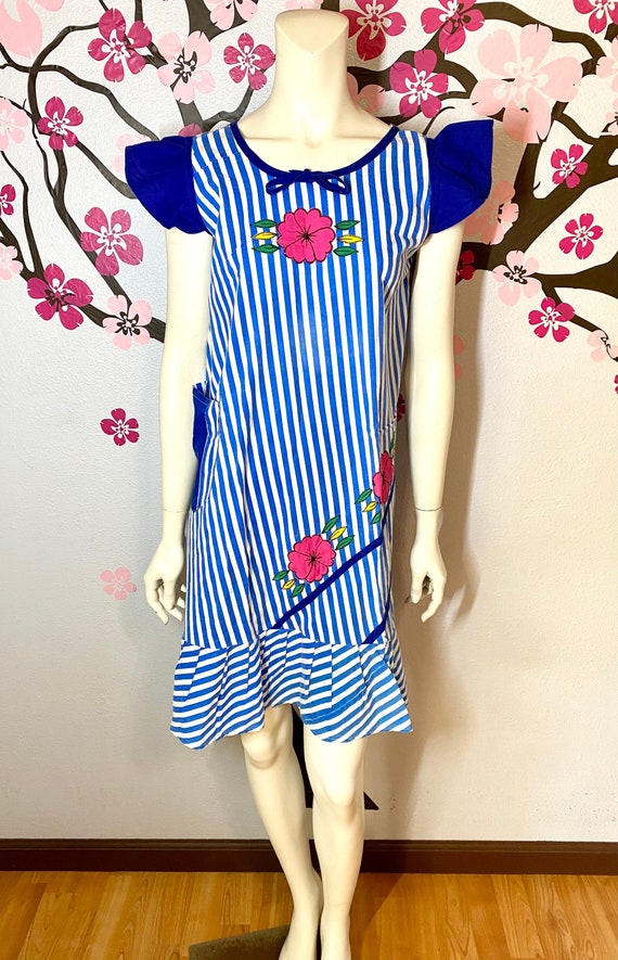 Sweet Vintage Philippines Dress, Small