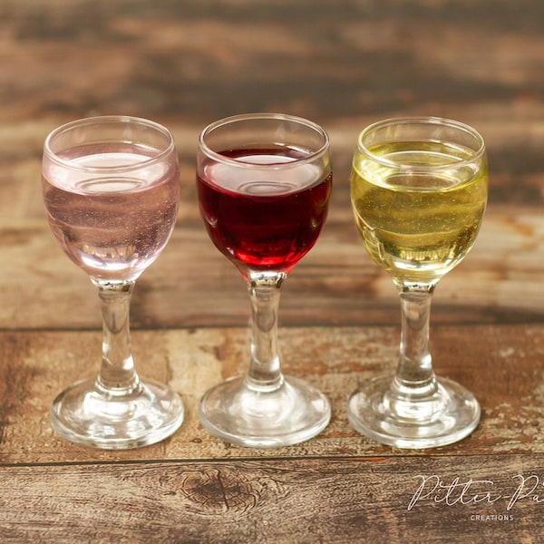 Klein namaakglas wijn - Blush, rode of witte wijn - Spa Fotografie Prop - Wijn voor Baby Prop - Wijndecoratie - Faux Drink Studio Prop