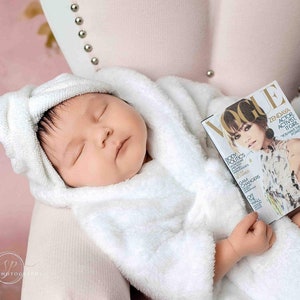 Mini revista para fotos de bebé niña - Accesorio para fotos de bebé - Accesorio de libro pequeño - Revista para un día de spa - Accesorio de estudio para niña - Tamaño pequeño para bebé
