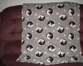 Kitty Blanket - Ying Yang cat print on soft fleece with the same pattern on the reverse side