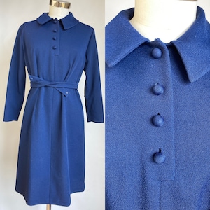 Blauwe jurk in grote maten uit de jaren 70 met knopen aan de voorkant, A-vorm / aansluitende jurk in blauwe vintage jurk met lange mouwen
