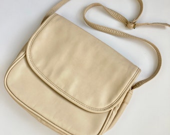 Cream Leather Shoulder Bag - Classic Vintage 1970s Chic Crossbody Purse with Sleek Design