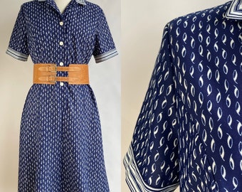 Vintage jaren 70 geometrische blauwe jurk, knoop met korte mouw aan de voorkant