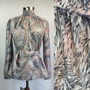 70&#39;s turtleneck size M-XL in grey pink and white leaves pattern, turtleneck top, women&#39;s vintage top, 70&#39;s fashion, retro style