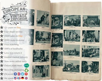 Op de afbeelding: Een open vintage fotoalbum met zwart-witfoto's van Marokko. Het album zit vol met afbeeldingen van mensen, gebouwen en landschappen. Het album is open op een pagina met foto's van een straatbeeld, een gebouw en een groep mensen.