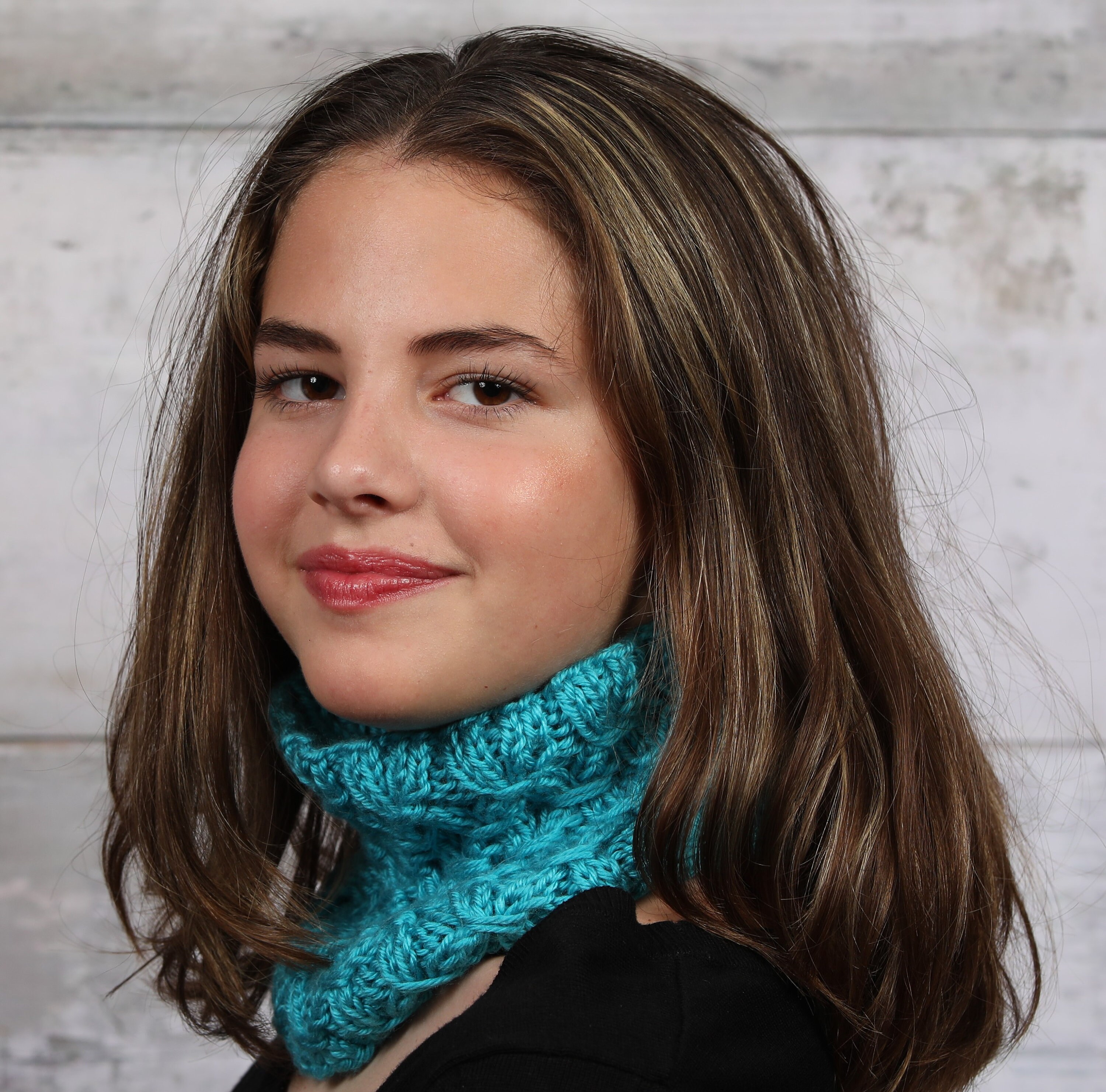 Blue mint/turquoisecolored knit ear warmer/headband can also be worn