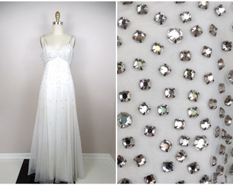 Robe de mariée en cristal Couture vintage des années 70 / / Robe de mariée perlée en mousseline de soie blanche fluide incrustée de diamants / / Robe de mariée des années 1970