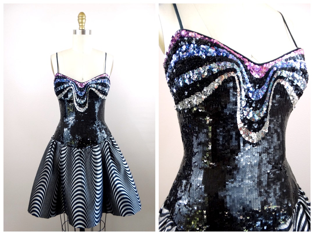sherri hill dark blue dress 56448 20 Hottest Prom Dresses details:Sequins Size:16-18 (US) * XL/50 (EU)