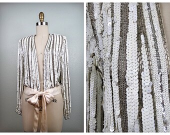 Blusa de seda con abundantes abalorios // Top de vestido blanco con lentejuelas totalmente adornado // Chal con abalorios plateados