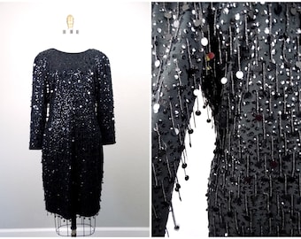 Sukienka vintage z frędzlami w kolorze czarnym i cekinami: sukienka imprezowa z koralikami (M/L)