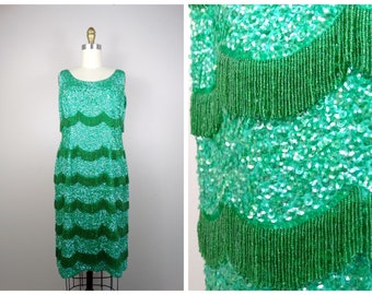 60s Couture Perlen Fringe Smaragd Pailletten Kleid // Stark verziertes Kelly Green Pailletten Kleid von Alexander's Boutique