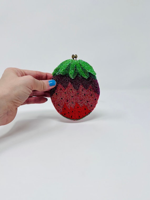 Cutest Strawberry Coin Purse / Vintage Beaded Chan