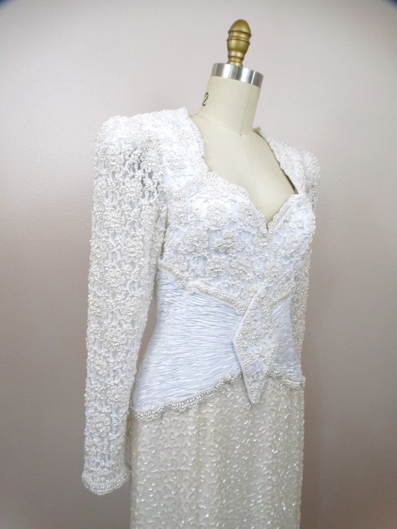 Vintage Pearl Beaded Wedding Dress / White Lace E… - image 4
