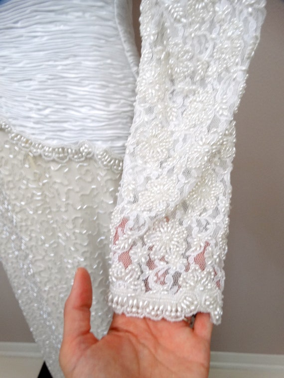 Vintage Pearl Beaded Wedding Dress / White Lace E… - image 3