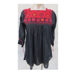 Vintage Mexican Latin American red embroidery black cotton l/s peasant blouse ethnic hippie boho