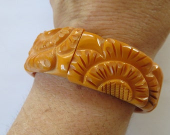 Vintage tested Bakelite 1930s/1940s butterscotch carved clamper hinged bracelet cuff Art Deco rockabilly