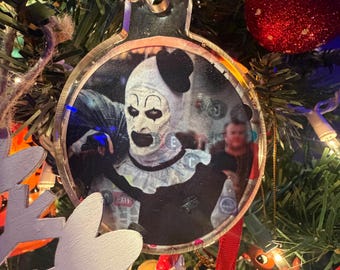 Roaming Art HHN 34 Christmas Ornament