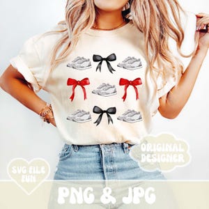 Coquette Cross Country Png, Cross Country Mom Png, Track Mom Png, Track & Field Png, Corrida Png, Laços Pretos e Vermelhos, Design de Camisa da Moda