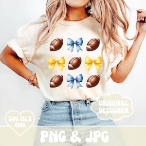 Coquette Football png, voetbalmoeder png, aangepaste schoolkleuren lichtblauw en gouden strik png Voetballen en strikken School Pride trendy shirtontwerp