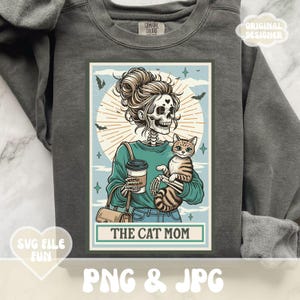 Gato atigrado PNG, Camiseta con carta del tarot de esqueleto de mamá gata atigrada PNG, Diseño de camiseta estética de moda de temporada espeluznante, Archivo de sublimación de impresión de Halloween