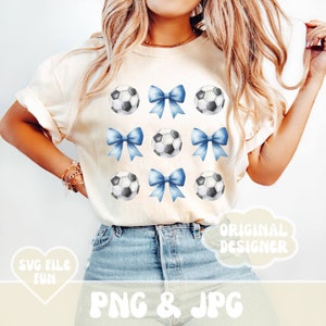 Voetbalteam png, coquette voetbal png, voetbal moeder png, aangepaste voetballen en strikken png, lichtblauw voetbal png, trendy herfst shirtontwerp png