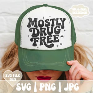 面白いトラッカーハットSVG、音楽フェスティバルのトラッカーハットPNG、野球帽SVGファイル、不適切なトラッカーハットのデザインパーティープリント昇華