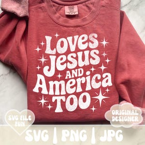 Ama Gesù e anche l'America SVG PNG Design per maglietta del 4 luglio Carino retrò Groovy Stelle patriottiche Giorno dell'Indipendenza USA File di stampa a sublimazione