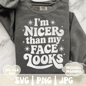 Sarcastische SVG PNG-shirtontwerp, ik ben aardiger dan mijn gezicht eruit ziet SVG, Snarky Svg, ongepast Svg, Groovy Retro Trendy Print sublimatiebestand