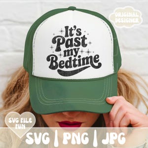 Het is voorbij mijn bedtijd sarcastische SVG PNG-shirtontwerp, asociaal SVG, huishoudster Svg, introverte grappige retro vrachtwagenchauffeurhoed Print sublimatiebestand