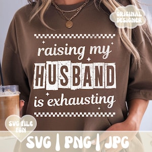 Criar a mi esposo es agotador (PNG), diseño de camiseta para esposas divertidas, cita sarcástica (PNG), impresión de sublimación con frase divertida y desgastada de moda