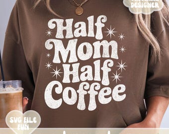 Design de camiseta SVG PNG meio mãe meio café, design fofo de café gelado, camiseta engraçada viciada em café, arquivo de sublimação de impressão de camiseta retrô feminina de café