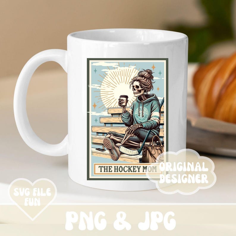 Chemise de maman de hockey PNG, la carte de tarot squelette de maman de hockey PNG, Hockey Mama PNG conception de chemise tendance pour femme de hockey (version chauves-souris supprimées) image 9