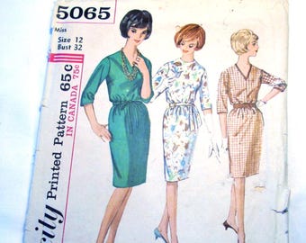 1960s Shift Sheath Dress vintage sewing pattern Simplicity 5065 Size 12 Bust 32"