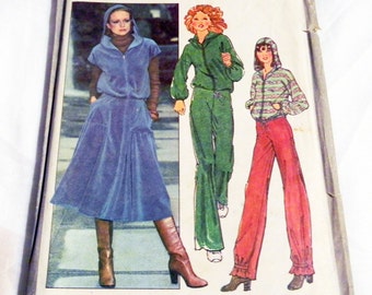 1970s Sweatshirt Tracksuit Jacket Pants Skirt vintage sewing pattern Simplicity 8272 Size 6 8 UNCUT FF