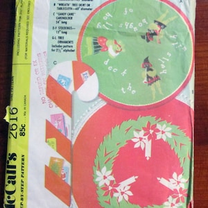 Holiday Christmas Decorations sewing craft sewing pattern tree skirt stocking 1970s McCalls 2616 UNCUT FF