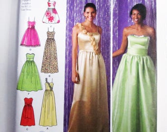Prom Dress Bridesmaid Maxi Evening gown bubble hem strapless sewing pattern Simplicity 2440 Size 4 6 8 10 12 UNCUT FF