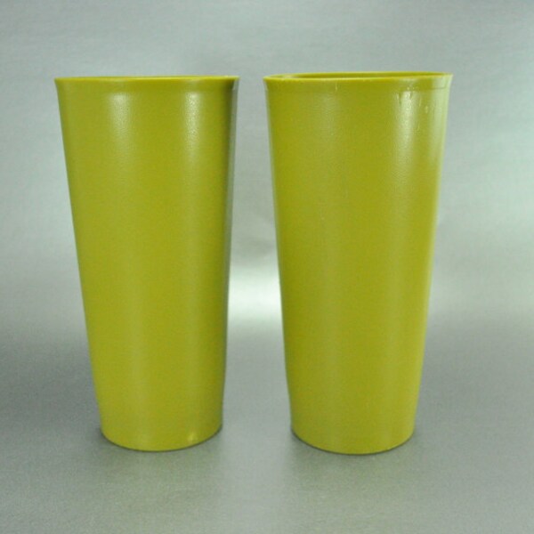 Vintage Tupperware 1348 Avocado Green 18 Ounce Tumbler Cups Set of 2