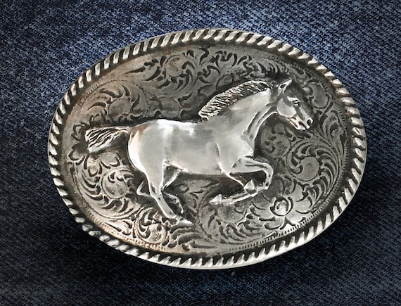 Western Pleasure Belt Buckle Horse Head in Horseshoe German Silver 2 3/4 x 2" 