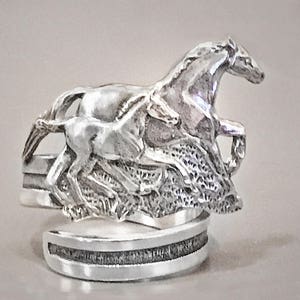 Horse Lady Gifts home and living decor Mare & Foal Napkin Rings gift set of 4 in silvery pewter