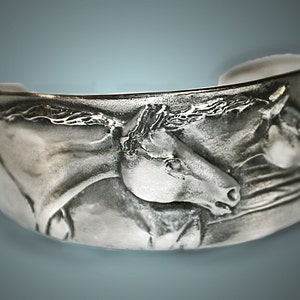 Two Horses narrow cuff bracelet in silvery pewter handmade by the artist USA