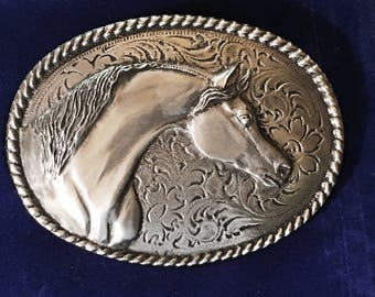 Regalos para damas de caballos, ropa, hebilla de cinturón occidental, caballo árabe, hebilla de peltre pulido espejo de 3,5 x 2,75 pulgadas